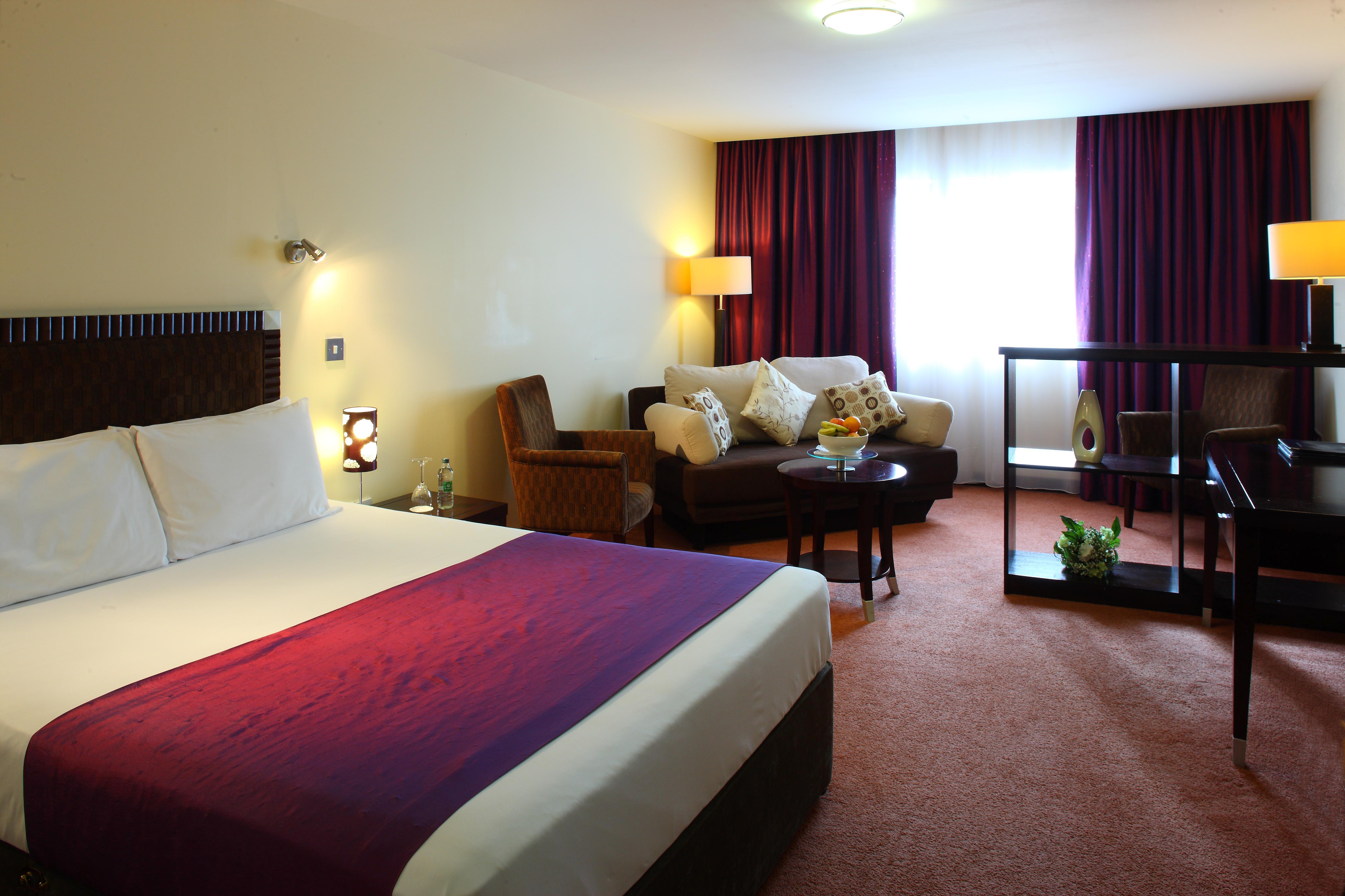 McGettigans Hotel  Letterkenny Exteriör bild